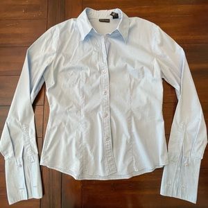 Women’s light blue New York & Company stretch button down long sleeve shirt